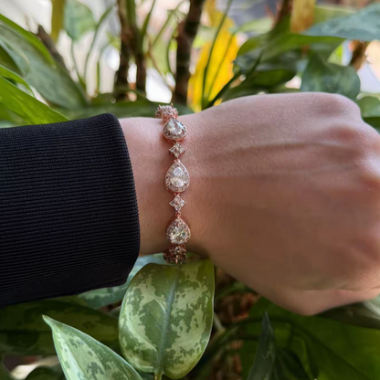 Spaced Star Droplet Bracelet