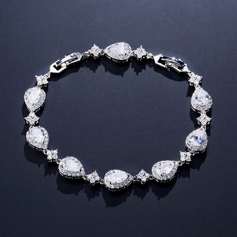 Spaced Star Droplet Bracelet